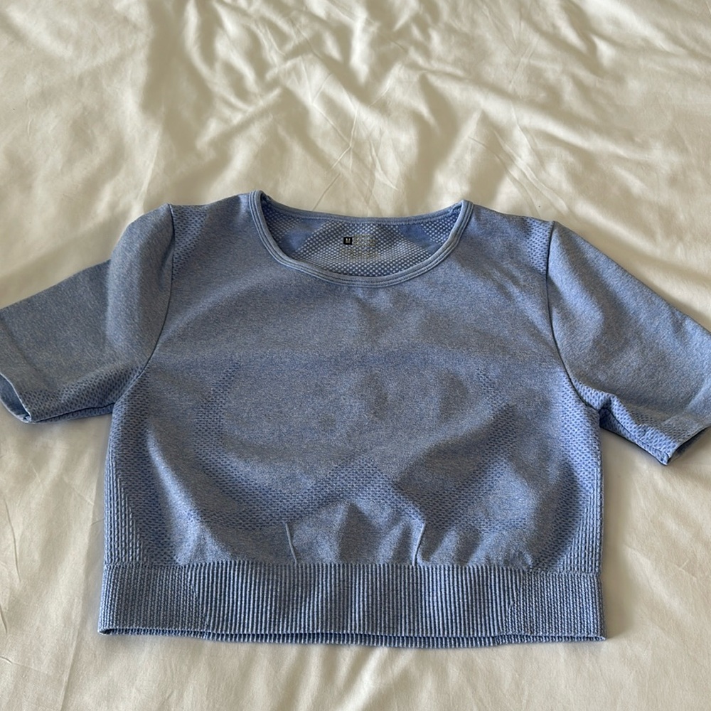 Active crop top